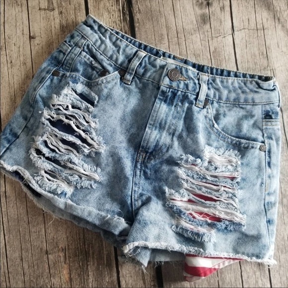 Refuge, Distressed denim shorts   size 2 - Picture 8 of 10